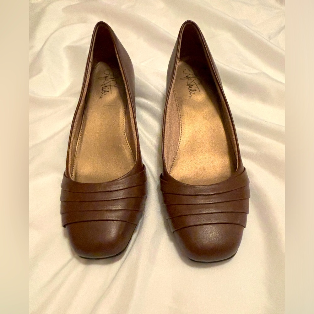 Womens LifeStride brown wedges